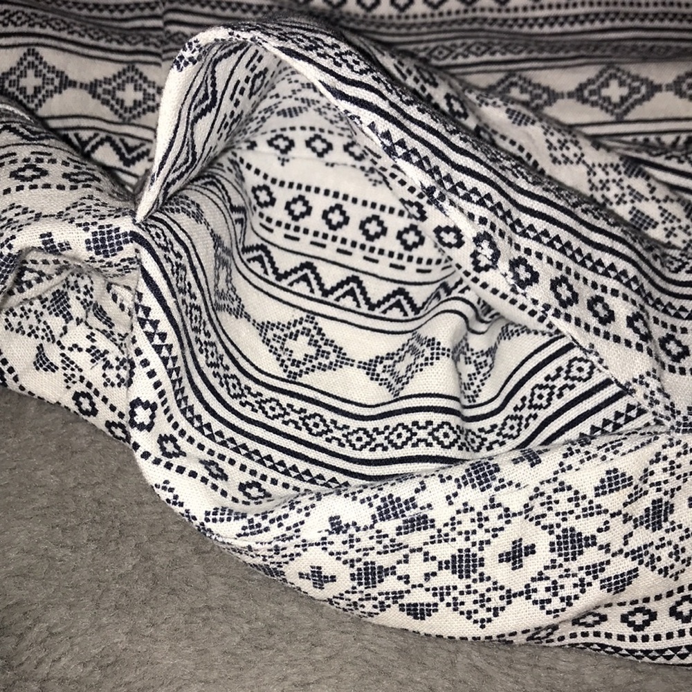 Romper from ‘FASHION ON EARTH’ size small, has a blue white pattern - Picture 7 of 9